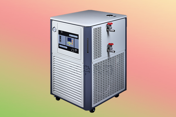 大型冷熱一體機是如何實現壓力調節